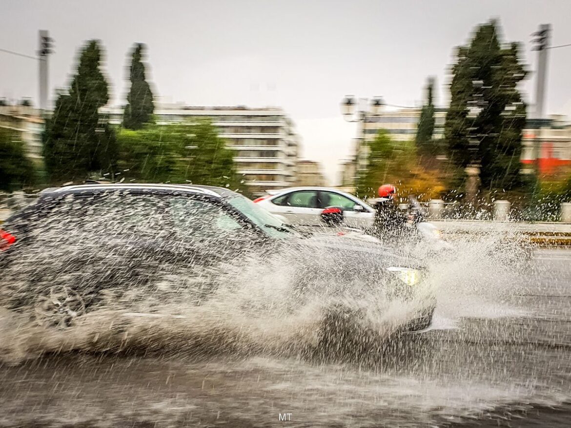 Φθινοπωρινή καταιγίδα στην Αθήνα