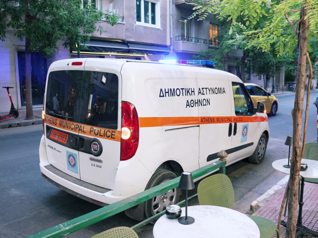 Δήμος Αθηναίων: Δημοτική Αστυνομία -  Σφραγίσεις καταστημάτων