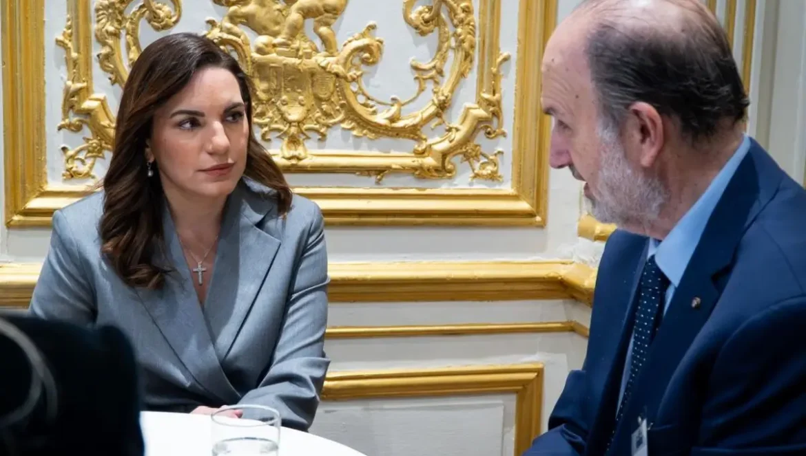 Η Όλγα Κεφαλογιάννη κατά τη διάρκεια συνάντησης στη Νέα Υόρκη. Πηγή φωτογραφίας: Υπουργείο Τουρισμού.