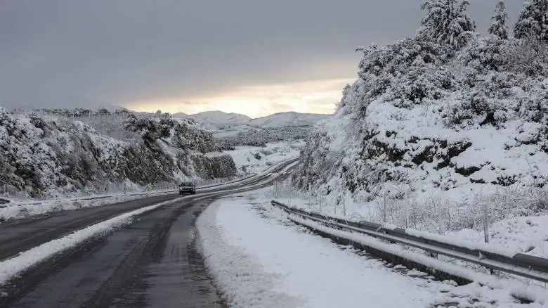 Χιόνια σε Πάρνηθα και Πεντέλη
