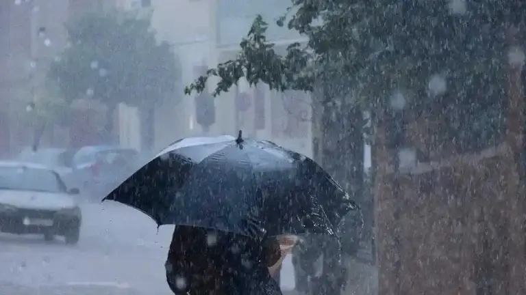 Κακοκαιρία στην Αττική με βροχή και έντονα φαινόμενα