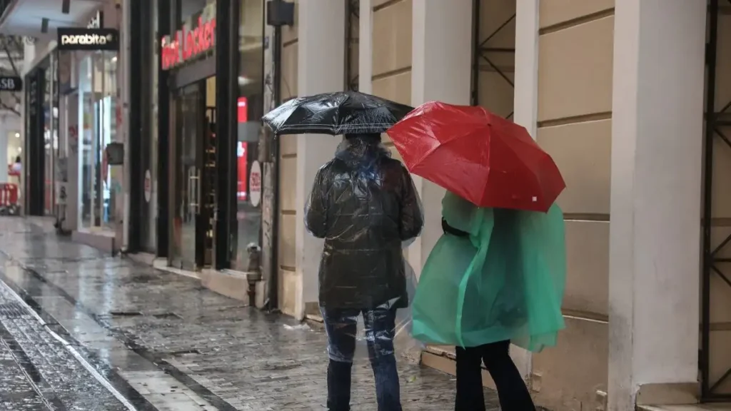 Σύμφωνα με τα προγνωστικά στοιχεία της ΕΜΥ και του Εθνικού Αστεροσκοπείου Αθηνών, έντονα φαινόμενα αναμένονται και στην Αττική, η οποία βρίσκεται σε πορτοκαλί συναγερμό