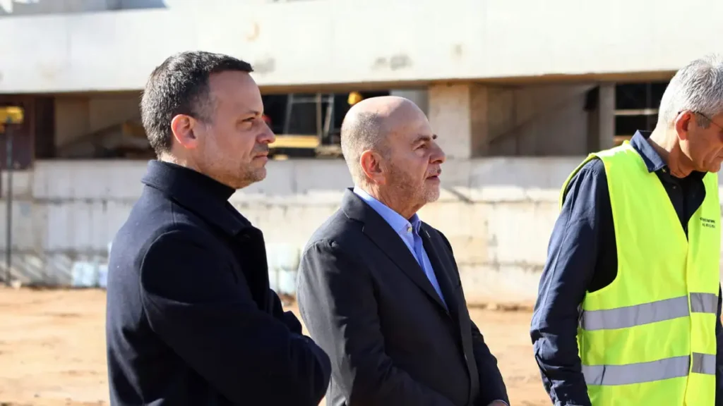 Ο Χάρης Δούκας με τον Γιάννη Αλαφούζο στο Βοτανικό /EUROKINISSI
