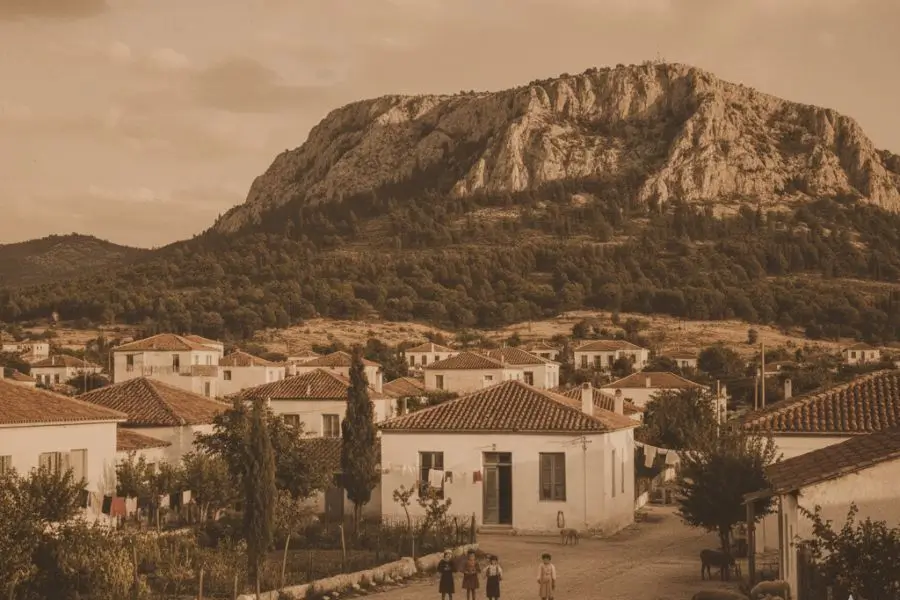 Άποψη του πρώτου προσφυγικού συνοικισμού της Ελλάδας στον Βύρωνα. Η εξέλιξη της αστικής ταυτότητας κάτω από τη σκιά των βράχων.
