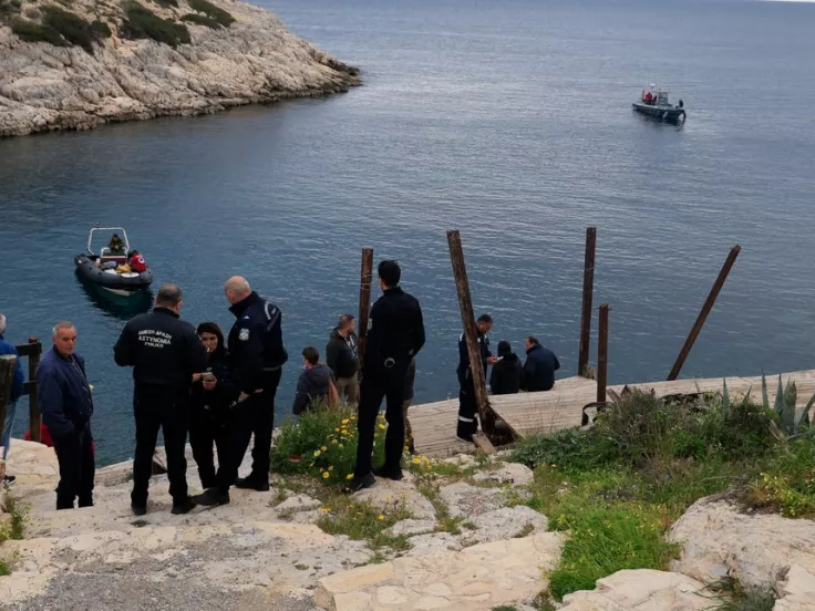 Eπιχείρηση εντοπισμού ενός 34χρονου δύτη, ο οποίος αγνοείται μετά από κατάδυση στο «πηγάδι» στα Λιμανάκια Βουλιαγμένης