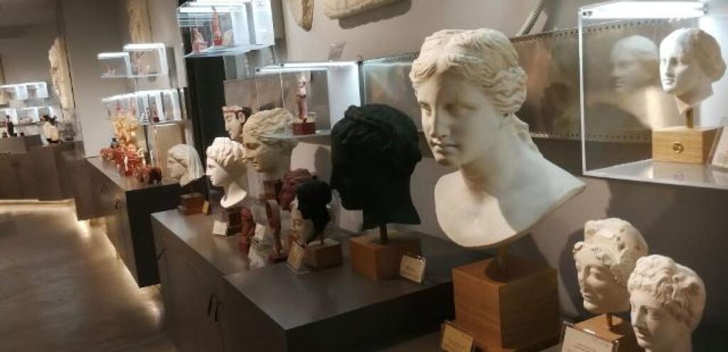 Εκθέματα στο Αρχαιολογικό Μουσείο 