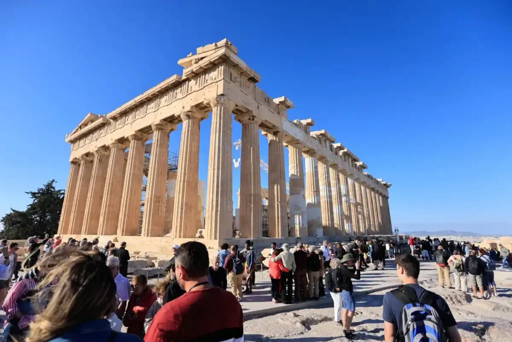 Τουρίστες στην Ακρόπολη